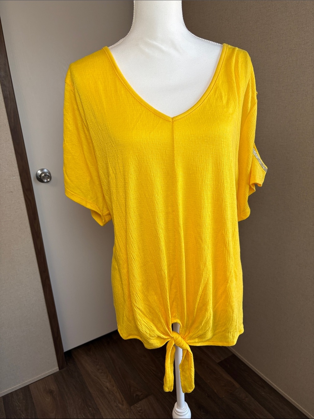 Louise Paris Yellow Cold Shoulder Rhinestone Tie Front Top Boho Chic Crepe 3X